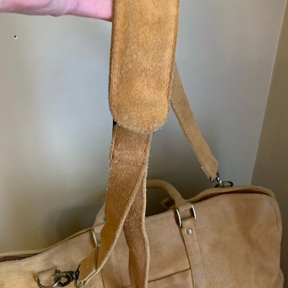 Vtg Le Donne SuedeLeather Bag Travel Shoulder Duffel Bag Tan strap Weathered Lg